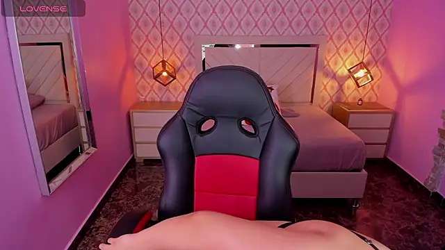 Snapshot of CHRISTY_TEIGEN4 chatting on December 3, 7:24 pm CHRISTY TEIGEN4 online show from December 3, 7:24 pm