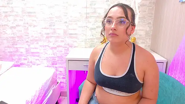 stefannyrivas online show from September 30, 7:53 pm