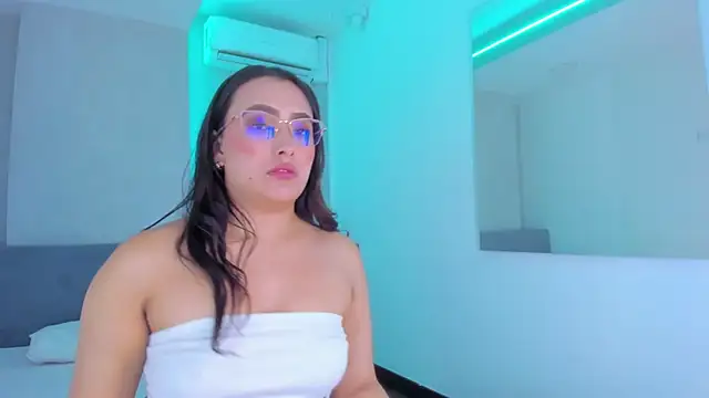 stefannyrivas online show from October 17, 1:13 pm