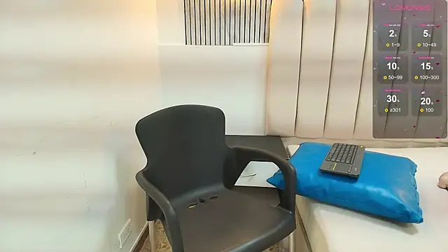 agatha fit online show from December 17, 1:05 pm