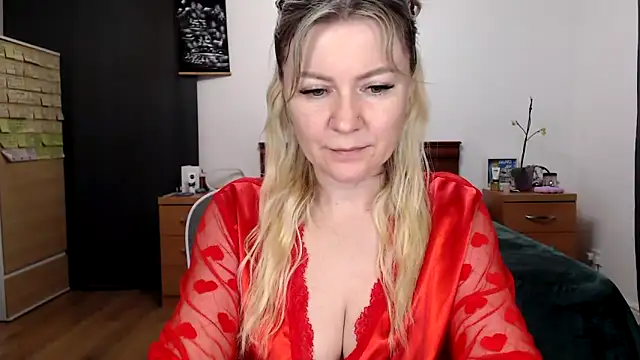 ParadiseAlina online show from April 3, 8:15 pm