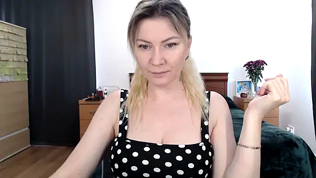 Snapshot of ParadiseAlina chatting on November 17, 2:54 pm ParadiseAlina online show from November 17, 2:54 pm