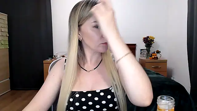 Snapshot of ParadiseAlina chatting on October 23, 7:01 pm ParadiseAlina online show from October 23, 7:01 pm