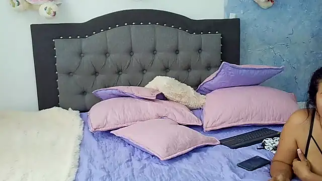 Nicolletorres2 online show from November 25, 7:36 pm