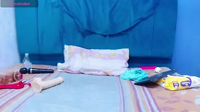 andrealopezcm101 online show from April 13, 9:30 pm