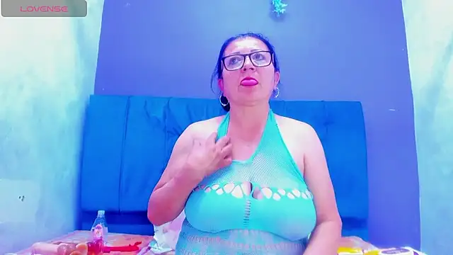 andrealopezcm101 online show from May 20, 12:07 am
