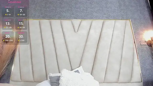 Snapshot of AlyssAlvarado chatting on September 28, 2:40 am AlyssAlvarado online show from September 28, 2:40 am