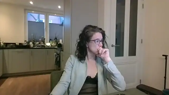 JezebelDutch online show from January 19, 7:45 am