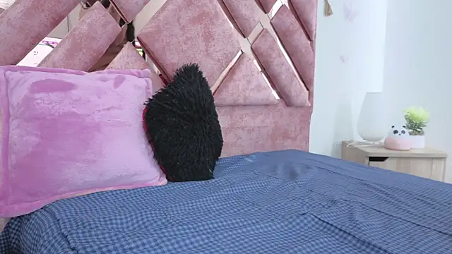 Candy Chloe02 online show from April 12, 4:49 am