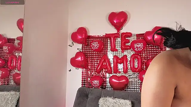 Snapshot of Candy_Chloe02 chatting on February 15, 11:31 am Candy Chloe02 online show from February 15, 11:31 am