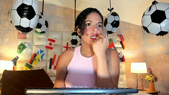 Snapshot of SheyLopez chatting on June 16, 3:06 am SheyLopez online show from June 16, 3:06 am
