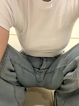 Snapshot of Cumonmme chatting on October 28, 9:14 pm Cumonmme online show from October 28, 9:14 pm