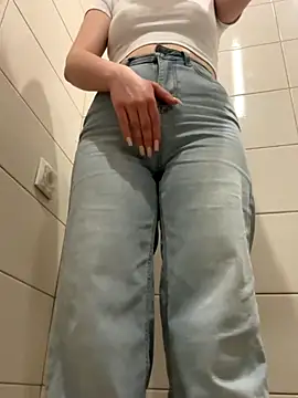 Snapshot of Cumonmme chatting on October 29, 9:36 pm Cumonmme online show from October 29, 9:36 pm