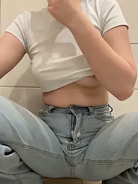 Snapshot of Cumonmme chatting on November 8, 8:01 pm Cumonmme online show from November 8, 8:01 pm