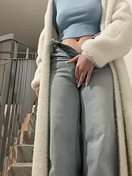 Cumonmme online show from February 9, 8:40 pm