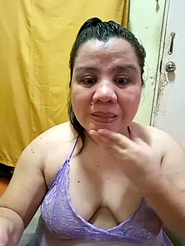 Snapshot of hotlyn45 chatting on September 23, 5:03 am hotlyn45 online show from September 23, 5:03 am