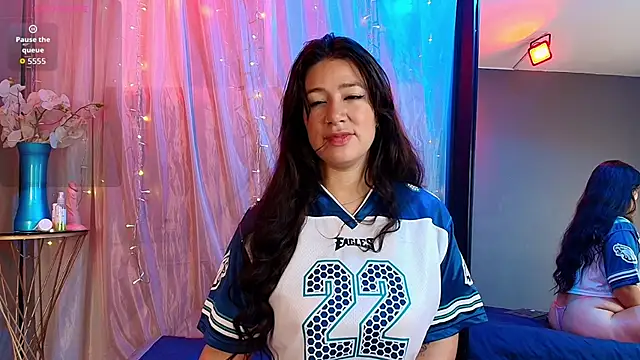 Snapshot of Shalyn_Lux chatting on November 4, 3:21 am Shalyn Lux online show from November 4, 3:21 am