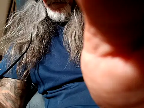 Snapshot of crassanova chatting on December 15, 12:38 am crassanova online show from December 15, 12:38 am