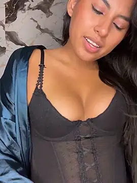 Snapshot of BrunetteBliss69 chatting on February 26, 2:44 am BrunetteBliss69 online show from February 26, 2:44 am