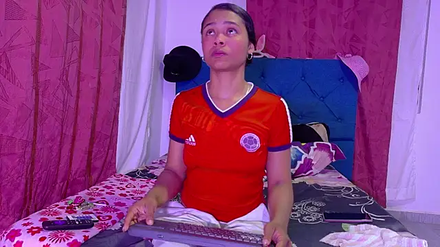 Snapshot of Kristall_06 chatting on June 21, 4:40 am Kristall 06 online show from June 21, 4:40 am