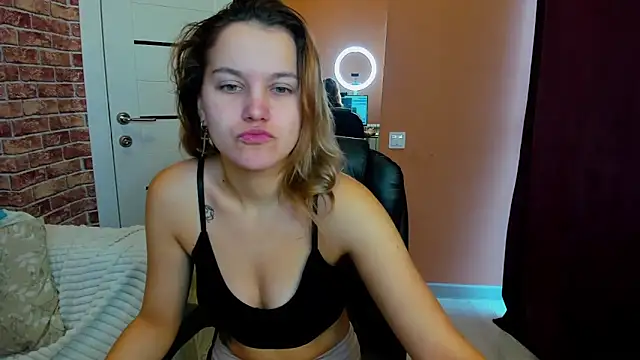 Snapshot of Hot___Jess chatting on October 10, 3:29 am Hot Jess online show from October 10, 3:29 am