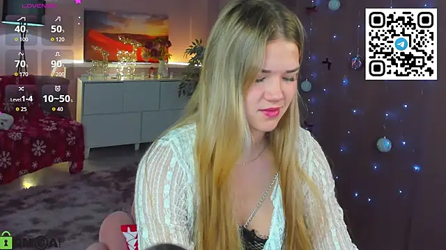 Snapshot of CherryLexi_ chatting on December 15, 3:56 am CherryLexi online show from December 15, 3:56 am