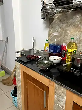 anhkiet huang online show from December 2, 3:03 pm