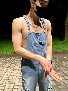 anhkiet huang online show from November 12, 2:43 pm