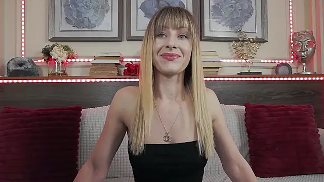 MuseDollX online show from March 26, 8:07 pm