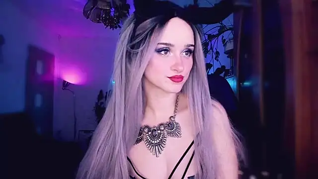 Snapshot of MistressJolie chatting on September 27, 6:41 am MistressJolie online show from September 27, 6:41 am