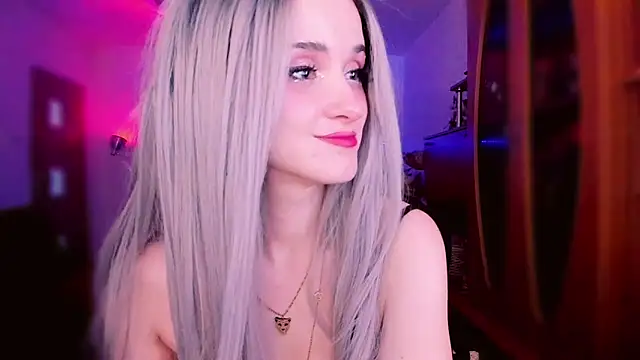 Snapshot of MistressJolie chatting on February 3, 9:14 am MistressJolie online show from February 3, 9:14 am