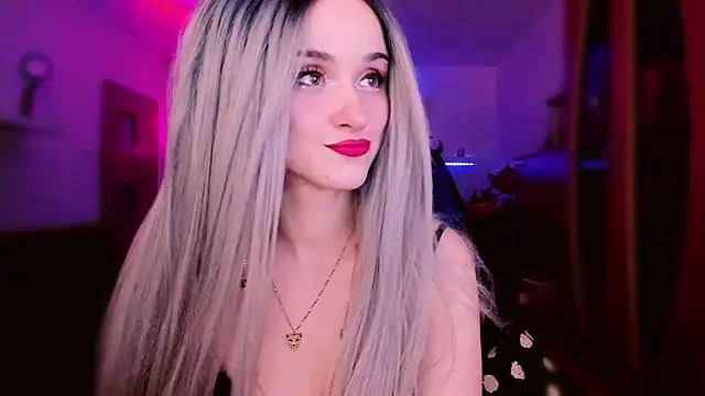 Snapshot of MistressJolie chatting on February 20, 4:53 pm MistressJolie online show from February 20, 4:53 pm