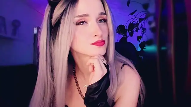 Snapshot of MistressJolie chatting on October 25, 10:58 am MistressJolie online show from October 25, 10:58 am