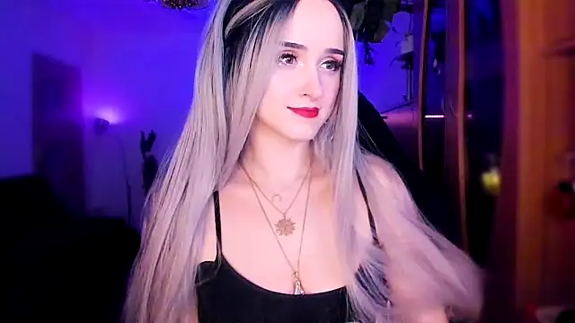 Snapshot of MistressJolie chatting on January 31, 6:02 am MistressJolie online show from January 31, 6:02 am
