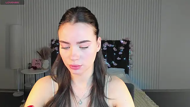 Ameli Povilain online show from December 22, 3:39 am