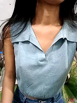 Daizy Shah online show from February 14, 3:23 pm