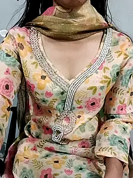 Daizy Shah online show from May 10, 4:53 pm