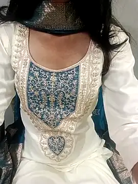 Daizy Shah online show from May 8, 11:30 pm