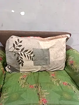 Daizy Shah online show from April 10, 7:32 pm