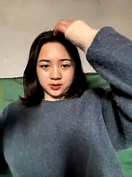 Snapshot of Lonnina chatting on November 2, 5:45 am Lonnina online show from November 2, 5:45 am