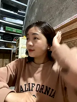 Snapshot of Lonnina chatting on November 12, 1:21 am Lonnina online show from November 12, 1:21 am