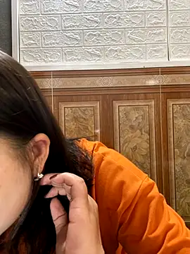 Snapshot of Lonnina chatting on October 27, 1:50 am Lonnina online show from October 27, 1:50 am