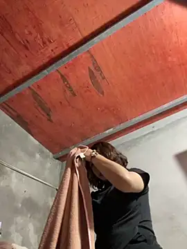 Snapshot of Lonnina chatting on November 6, 8:51 am Lonnina online show from November 6, 8:51 am