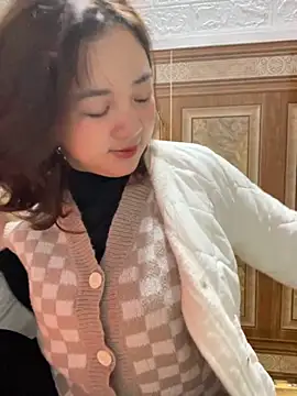 Snapshot of Lonnina chatting on November 19, 2:11 am Lonnina online show from November 19, 2:11 am