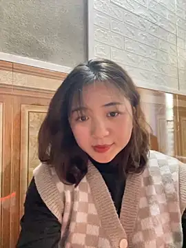 Snapshot of Lonnina chatting on December 1, 7:09 am Lonnina online show from December 1, 7:09 am