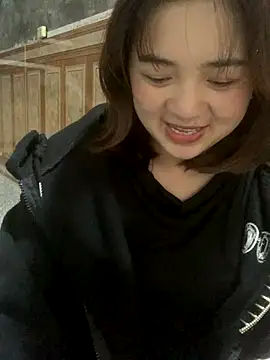 Snapshot of Lonnina chatting on October 7, 6:25 am Lonnina online show from October 7, 6:25 am