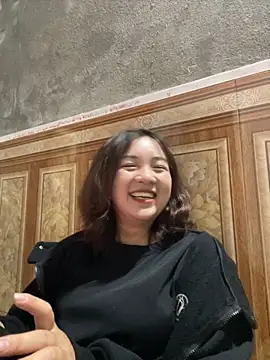 Snapshot of Lonnina chatting on November 13, 2:15 am Lonnina online show from November 13, 2:15 am