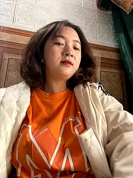 Snapshot of Lonnina chatting on December 4, 1:59 am Lonnina online show from December 4, 1:59 am