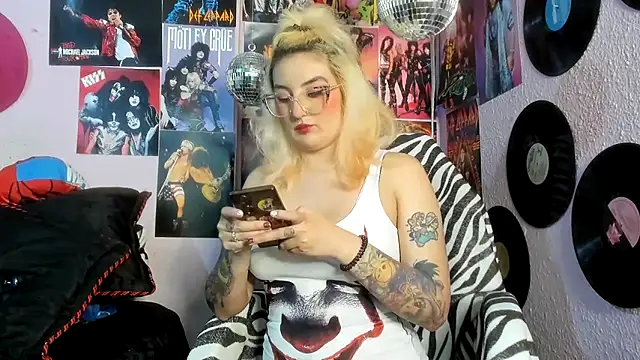 Avril Maria online show from February 4, 10:05 pm