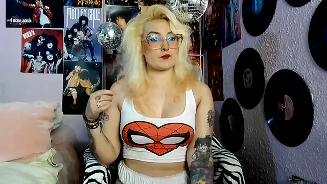 Avril Maria online show from May 26, 6:39 pm
